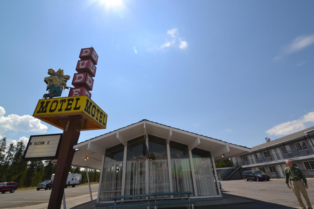 Dude & Roundup Motel Уест Йелоустоун Екстериор снимка